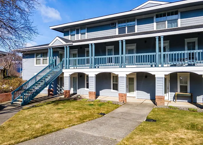 Alleys 22 With Direct Deck Access