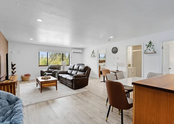 Relaxing Hideaway In Hood River!